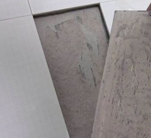 大邑瓷砖空鼓维修公司分享瓷砖铺贴时如果打浆（即涂抹在瓷砖背面和基层上的砂浆或瓷砖胶）过少，会带来以下问题